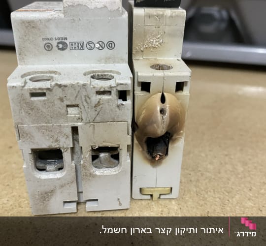 מפסק חשמלי שרוף עם חוט חשוף
